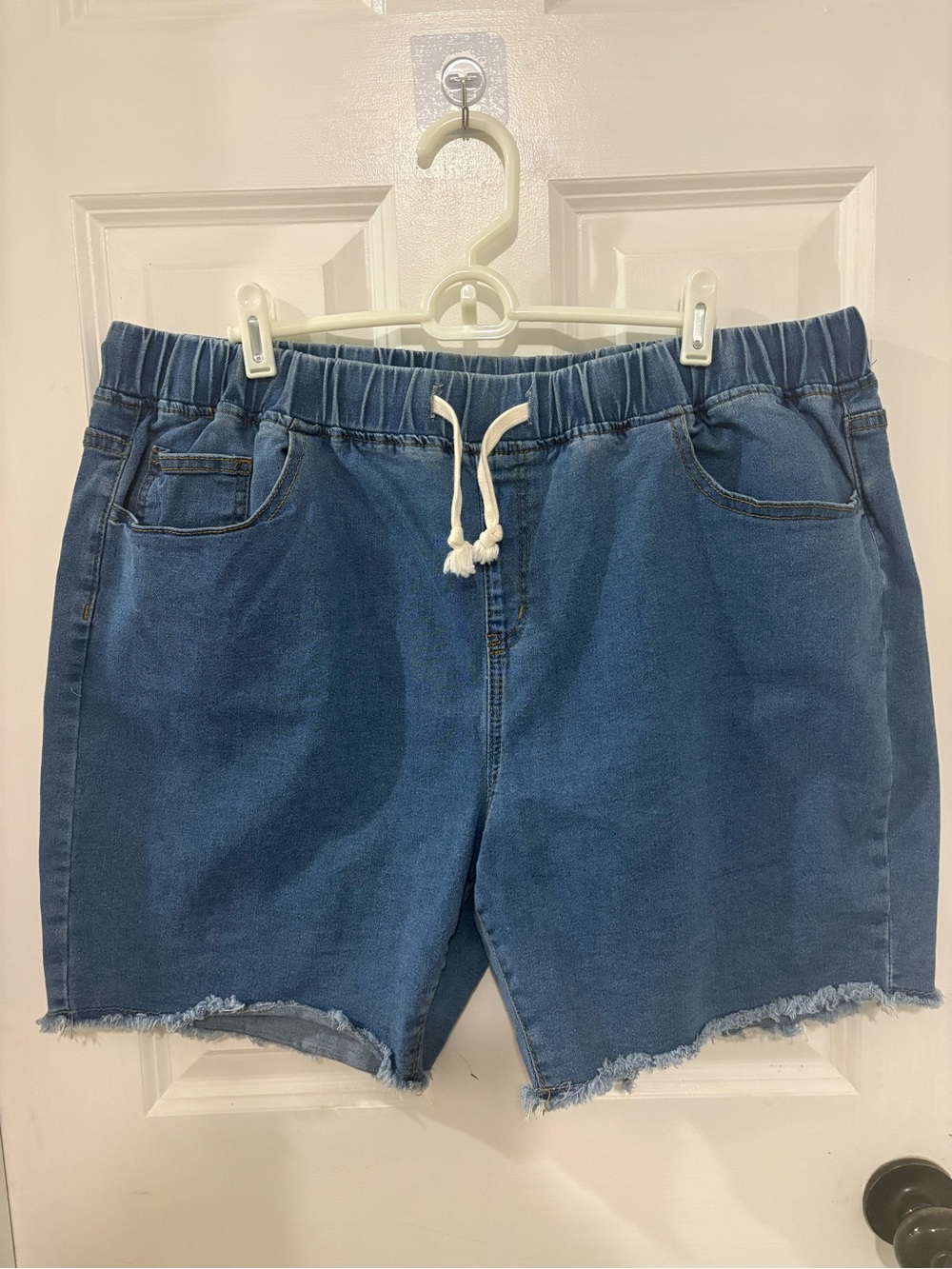 Women’s 3x 4XL Pull On Denim Shorts Stretch Elastic Waist Frayed Hem